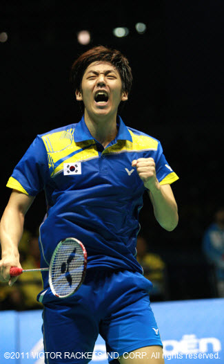 Lee Yong Dae cried out with joy at the moment of victory.