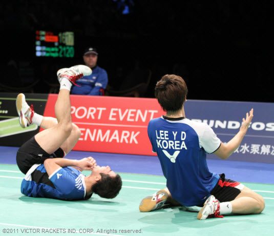 The sweet moment of victory for Lee Yong Dae/Jung Jae Sung
