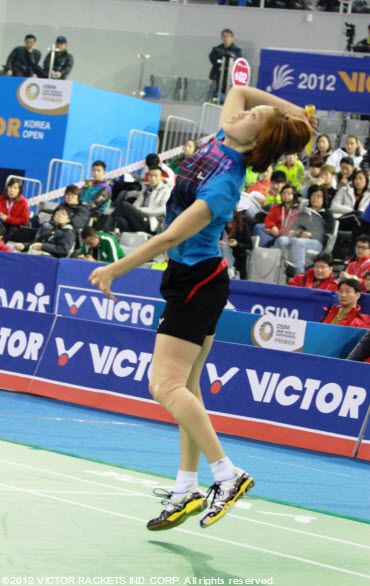 VICTOR Star Ha Jung Eun equipped with SH9000ACE at 2012 VICTOR Korea Open and conquers two matches in a day!