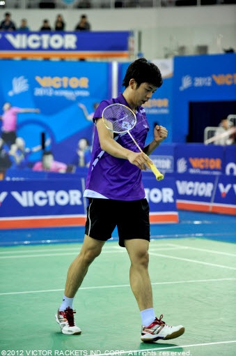 Lee Yong Dae wielding his BRS-LYD signature racket