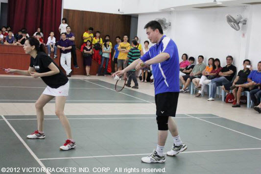 Zhao Jian Hua playing a friendly with local badminton fans