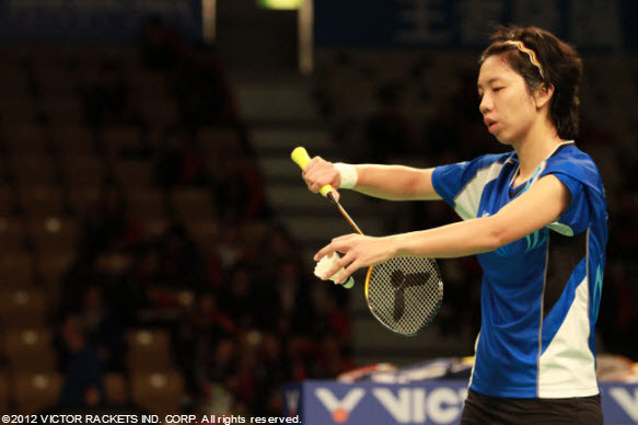 Cheng Wen Hsing preparing to serve