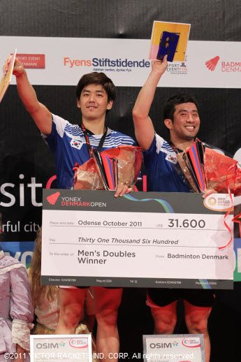 Lee Yong Dae/Jung Jae Sung were all smiles as they collected the spoils of victory